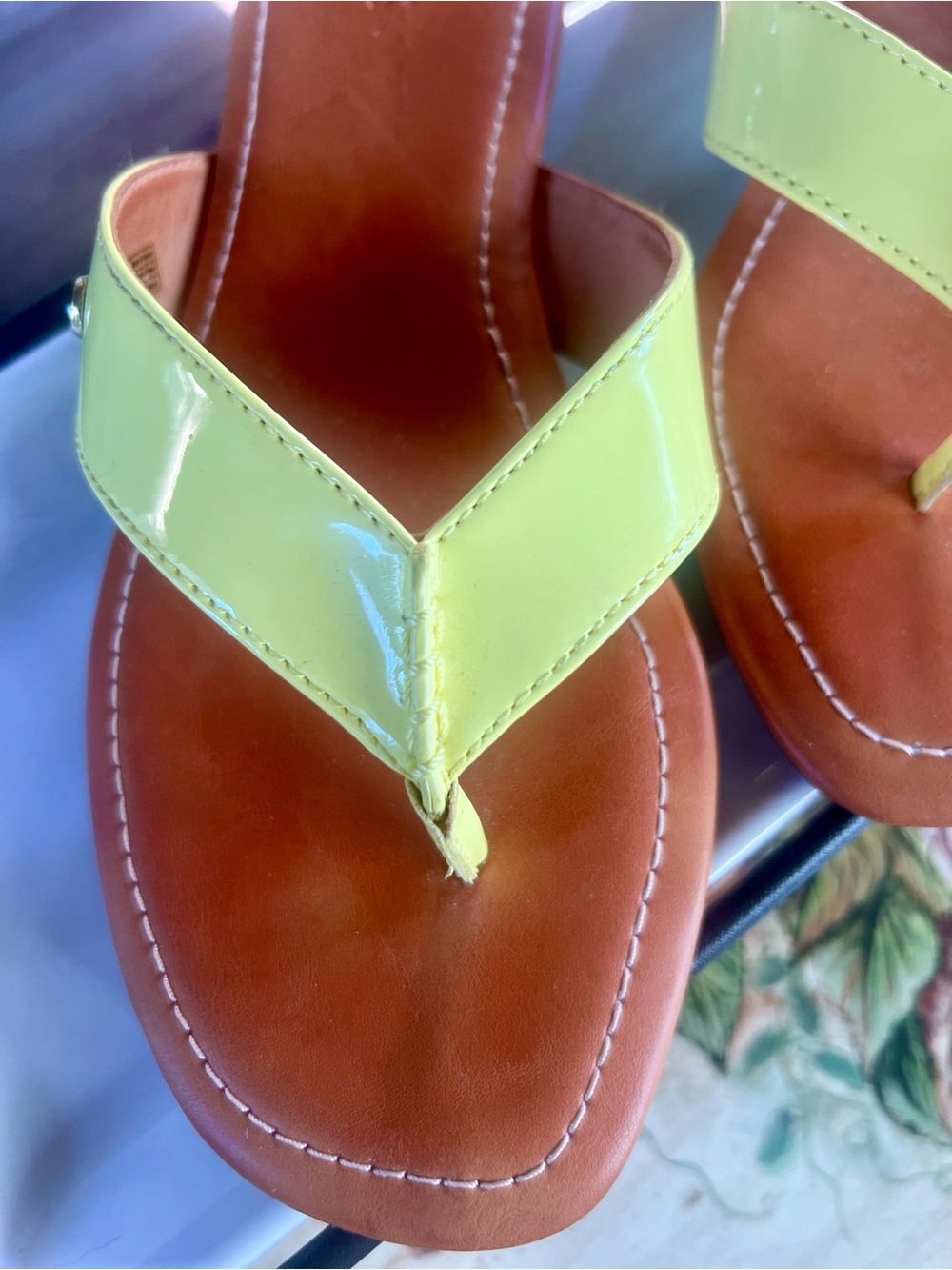 UGG Tuolumne Lime Yellow Patent Leather Thong Sandals - Picture 2 of 9